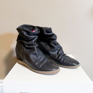 Lemare Women’s Soft Leather Slouchy Pull-On Hidden Wedge Boots Size Eu 40